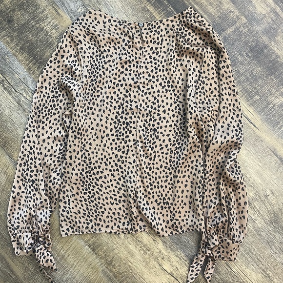 Cheetah Print Long Sleeve Blouse. - Picture 3 of 4